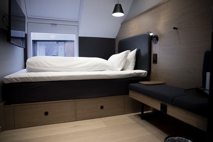 Room 27 of 50