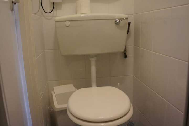 Room 145 of 162
