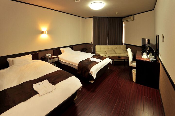 Room 3 of 27