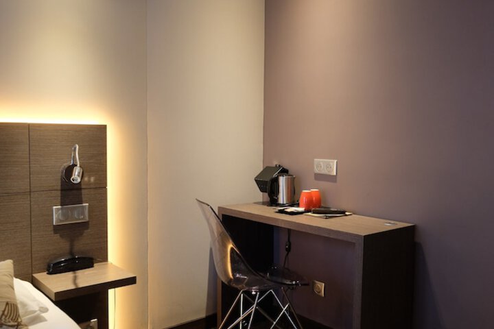 Room 11 of 34