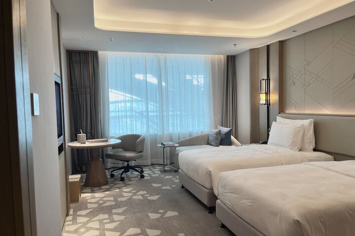 Room 28 of 114