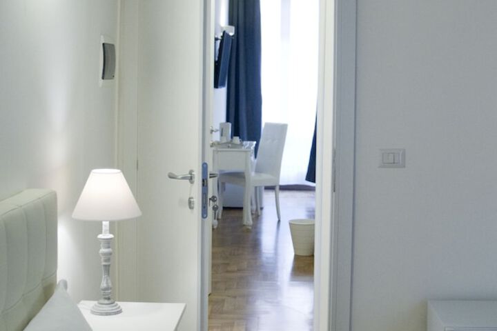 Room 5 of 32