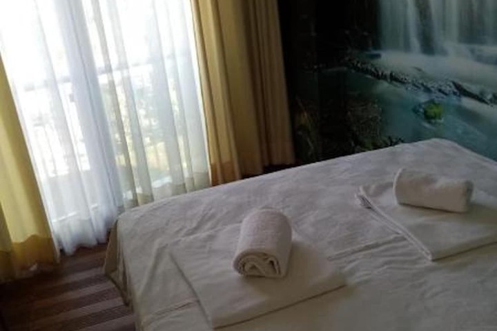 Room 2 of 48
