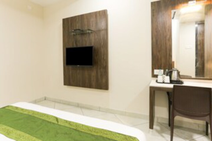 Room 16 of 49