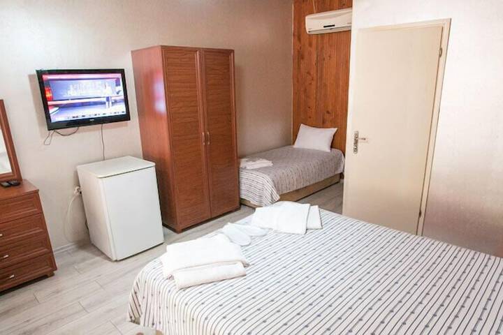 Room 11 of 27