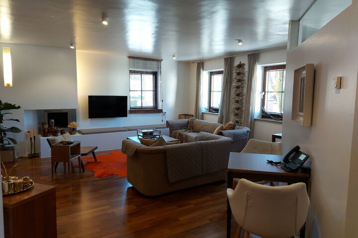 Room 48 of 102