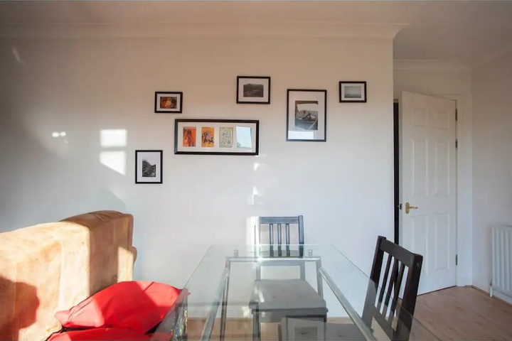 Sunny Flat W parking Near Royal Botanic Garden