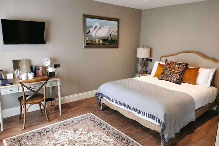 Room 8 of 33
