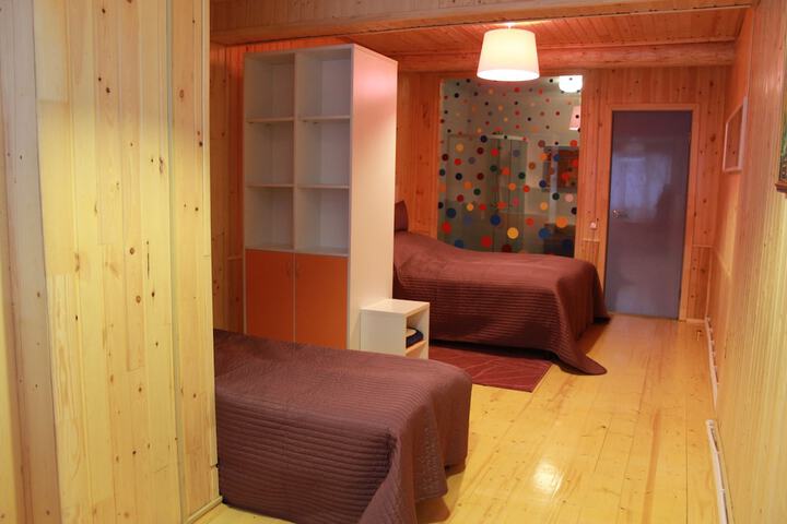Room 4 of 79