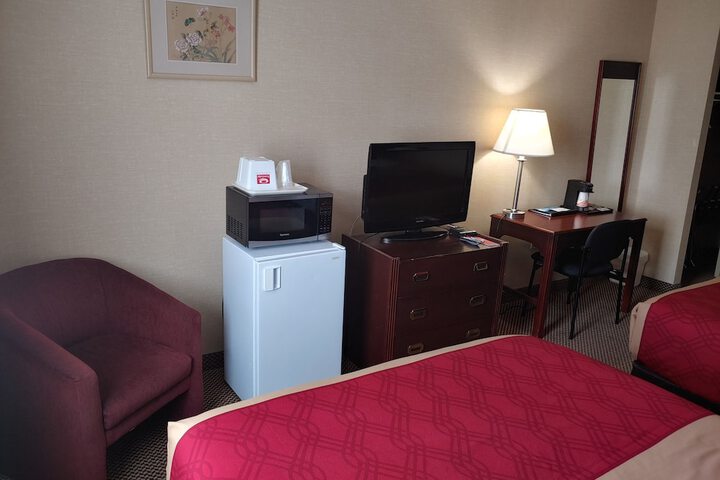 1 Queen Bed (6 of 6)