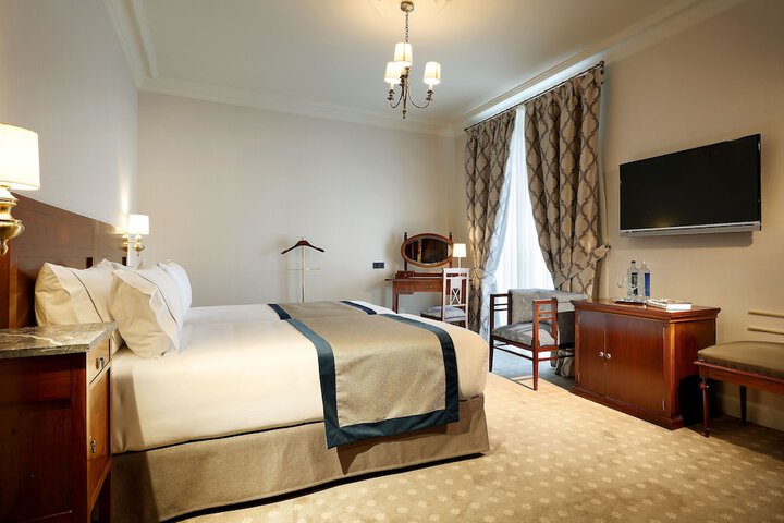 Room 33 of 130