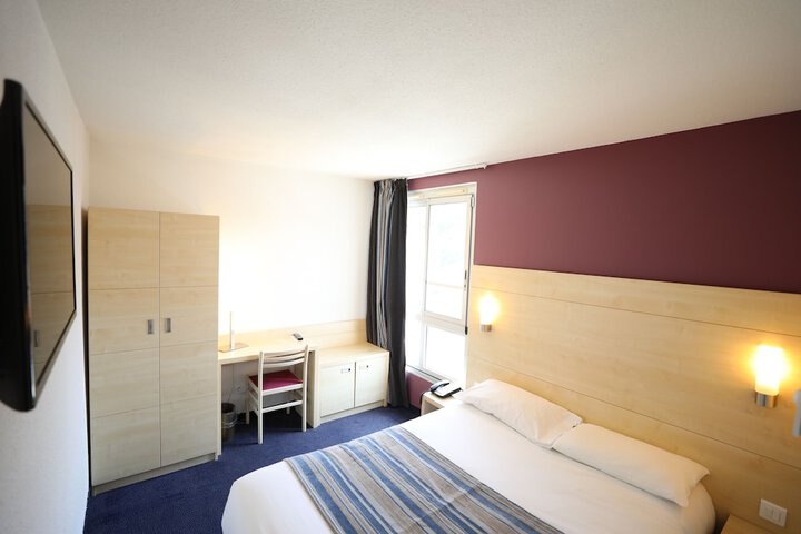Room 8 of 43