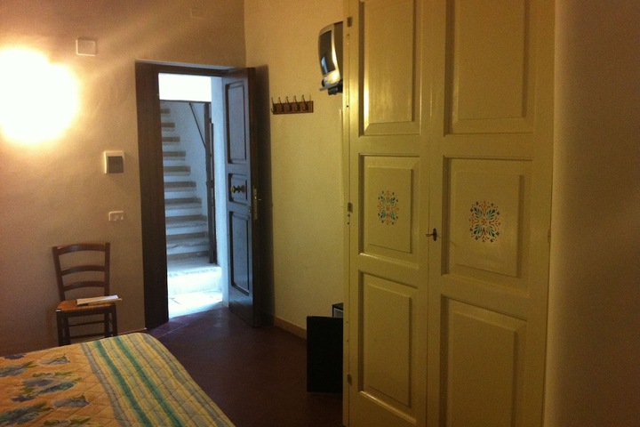 Room 25 of 107