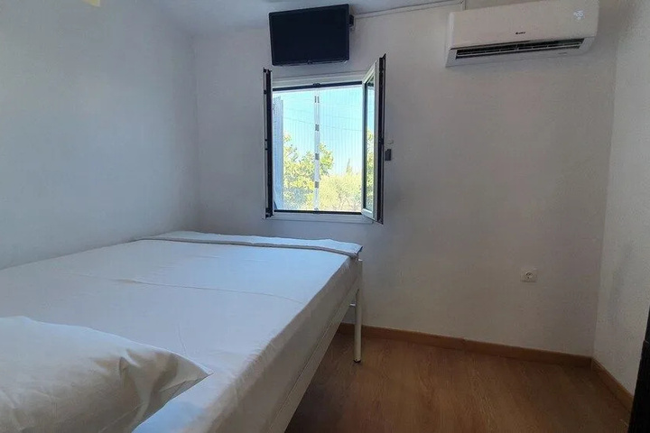Room 5 of 20