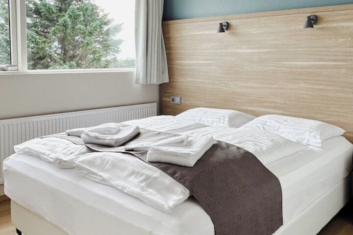 Room 15 of 77
