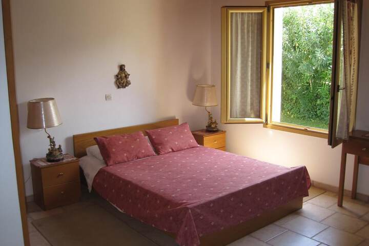 Room 9 of 33