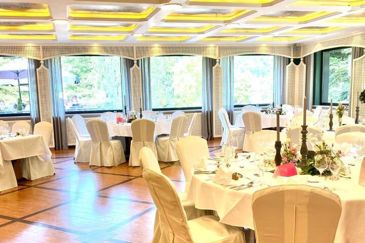 Ballroom/Hall 14 of 23