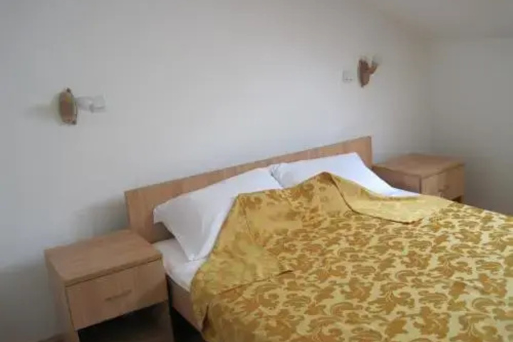 Room 4 of 11