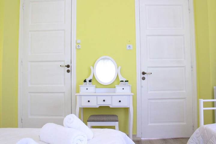 Room 16 of 80