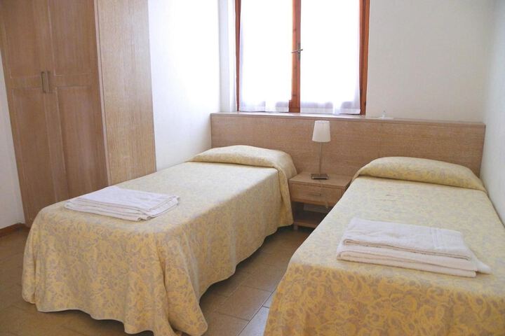 Room 3 of 32