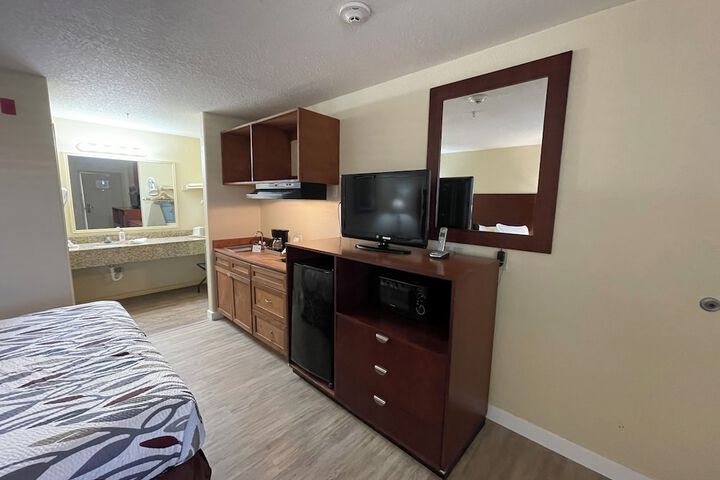 Room 8 of 16