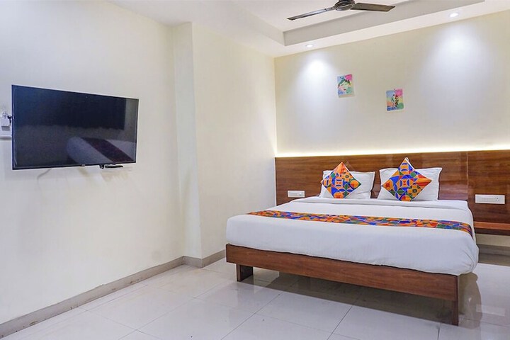 Room 9 of 22
