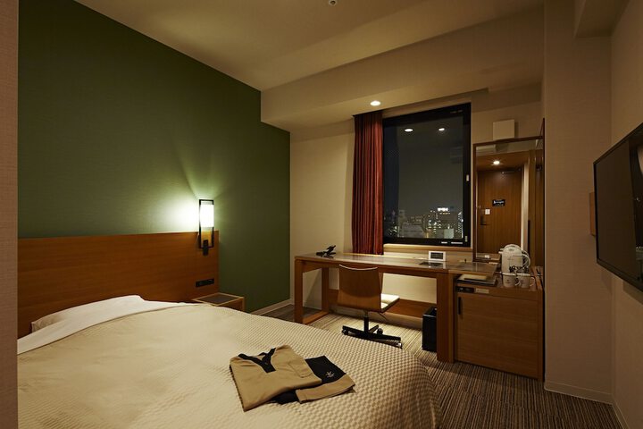 Room 8 of 76