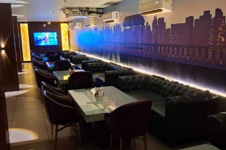 Lounge 110 of 130