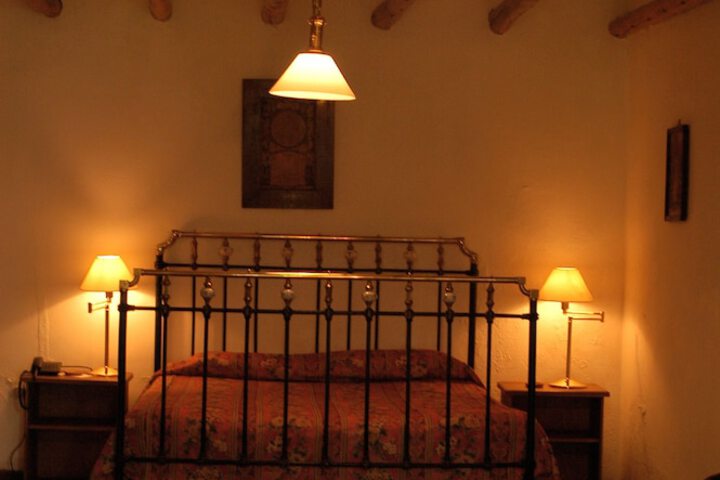 Room 4 of 105