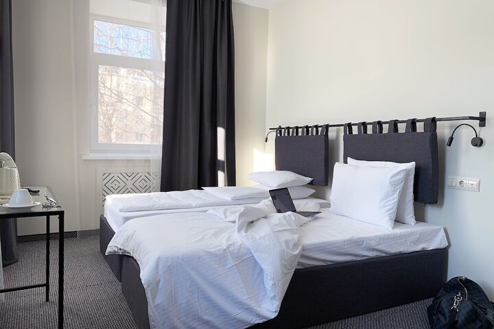 Room 7 of 11