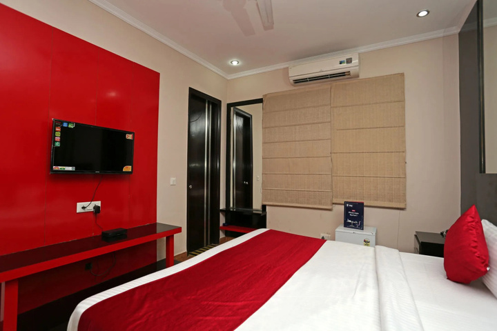 Room 5 of 12