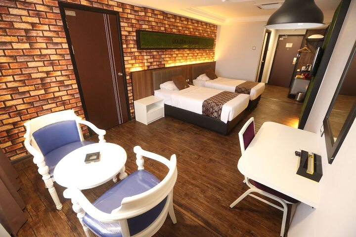 Room 8 of 36
