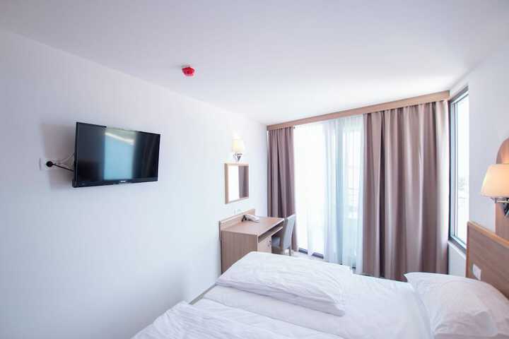 Room 9 of 35