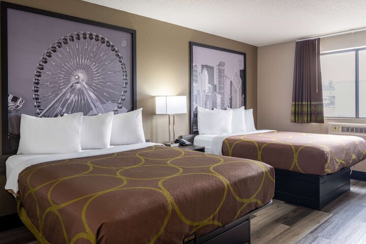 2 Queen Beds (6 of 12)