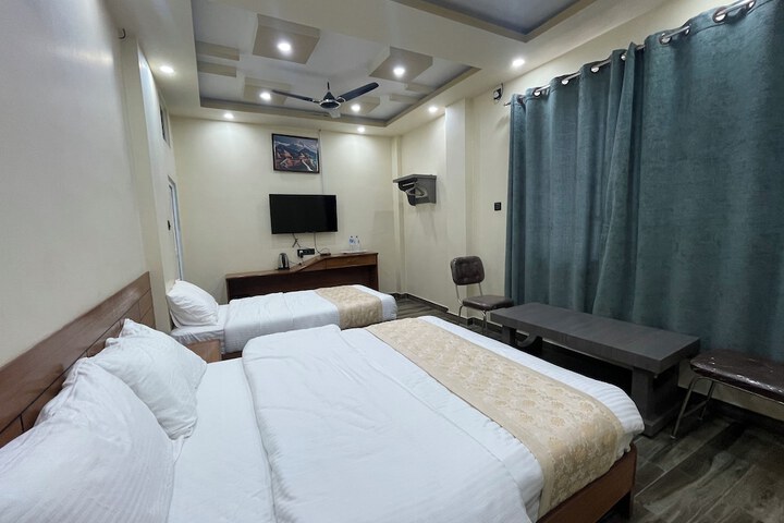 Room 11 of 26