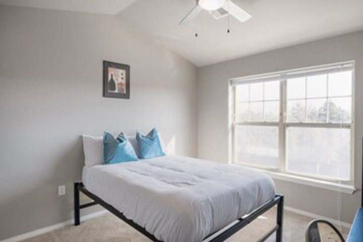 The Luxe Suites at University of Arkansas in Fayetteville, AR