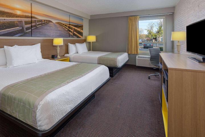 1 King Bed (3 of 12)