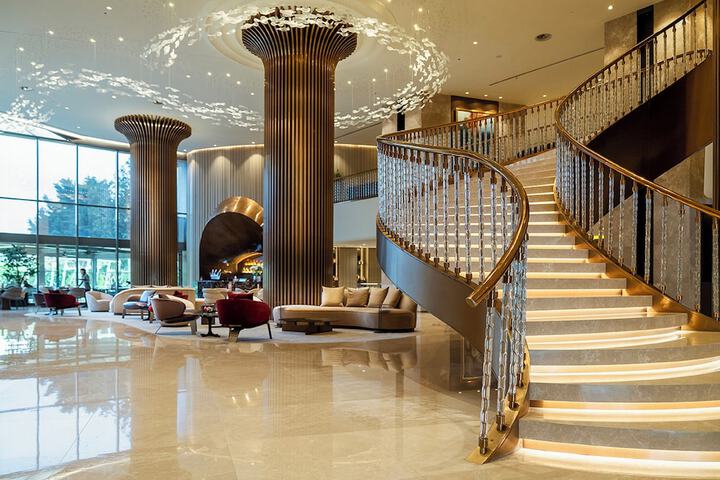 Entrance & Lobby