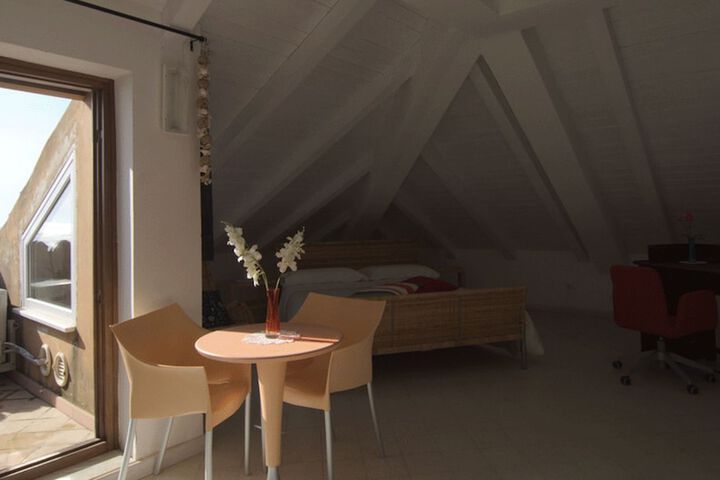 Room 6 of 28
