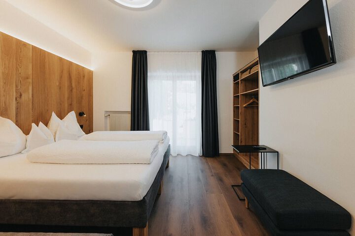 Room 7 of 76