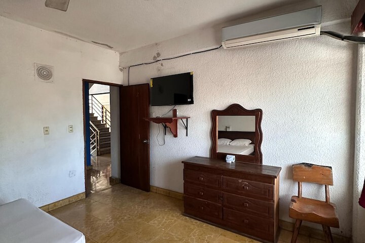 Room 4 of 11