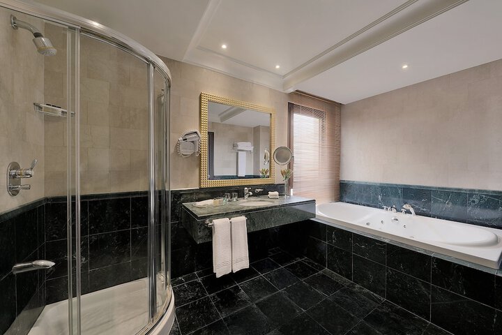 Room 37 of 69