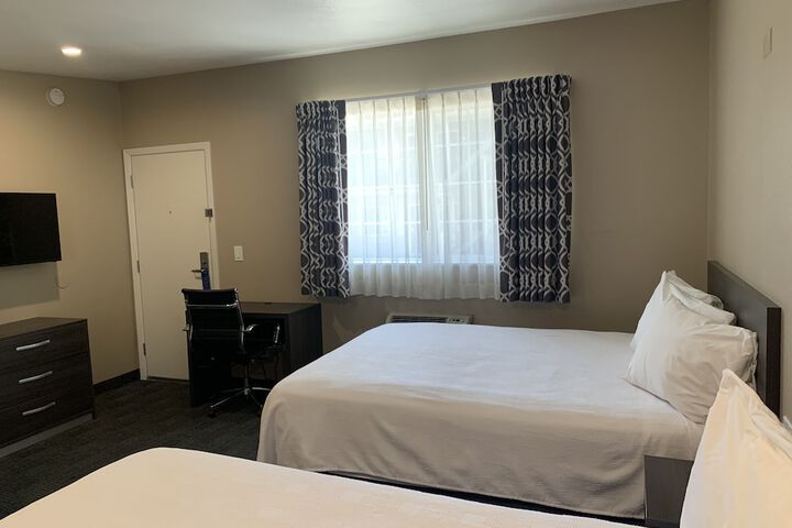 1 Queen Bed (7 of 27)