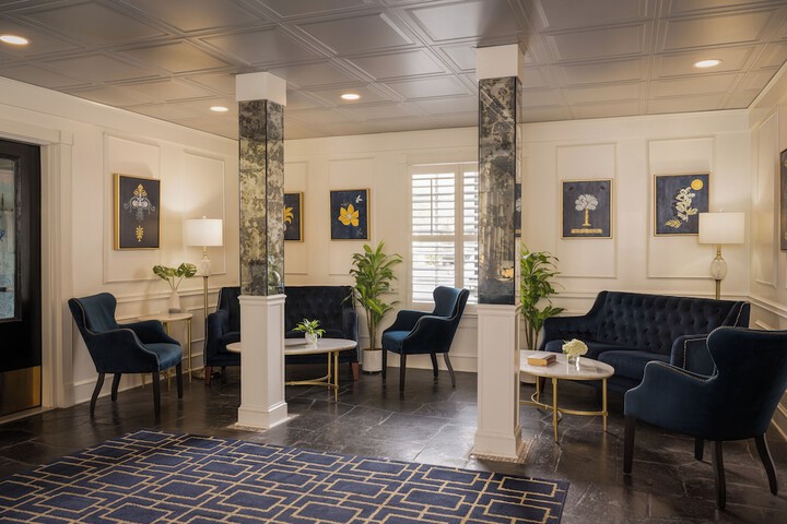 Entrance & Lobby