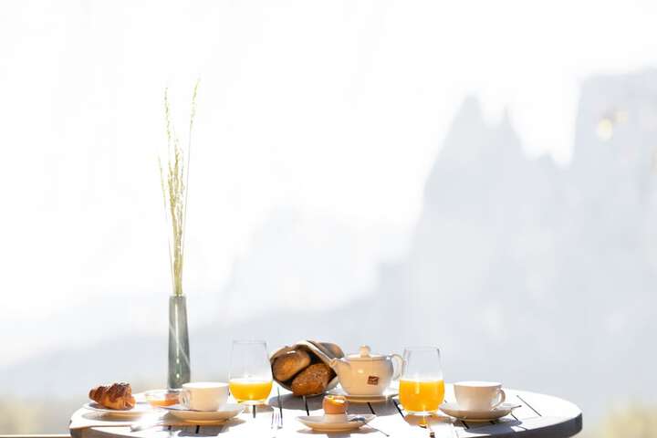 Breakfast/Coffee Service 31 of 51