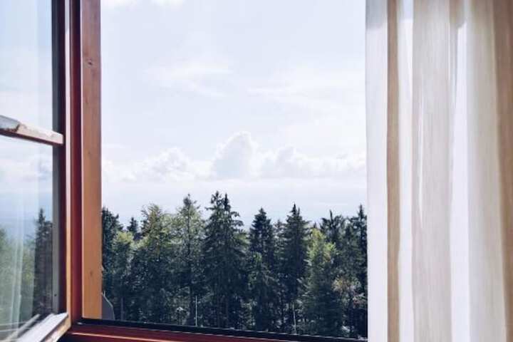 Room 25 of 136