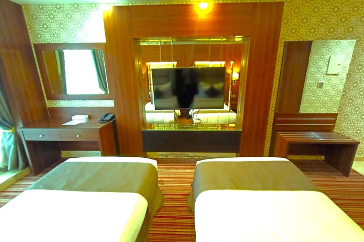 Room 15 of 61