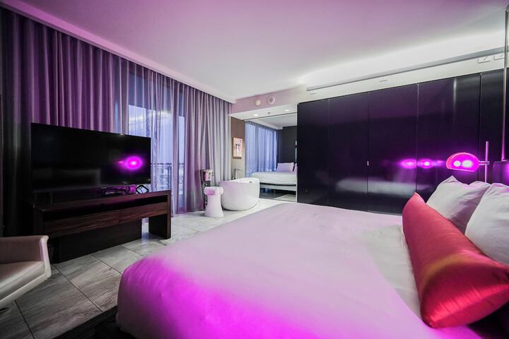 Room 90 of 484