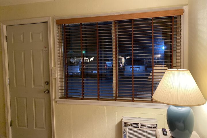 Room 8 of 16