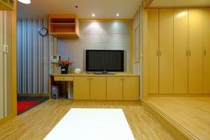 Room 11 of 14